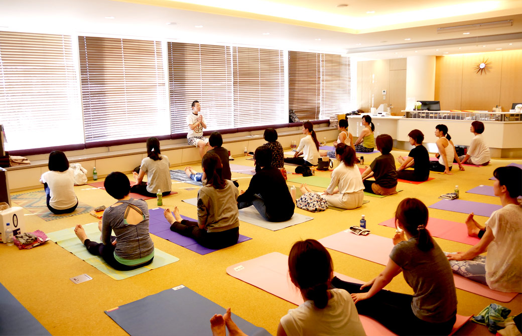 高尾美穂先生の骨盤底筋トレーニングヨガ指導者養成講座の様子