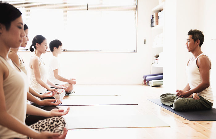 中島正明先生の瞑想クラスの様子