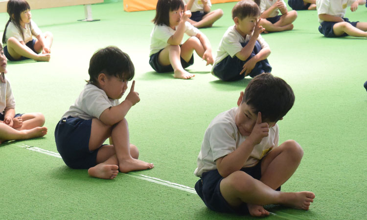 集中する子ども