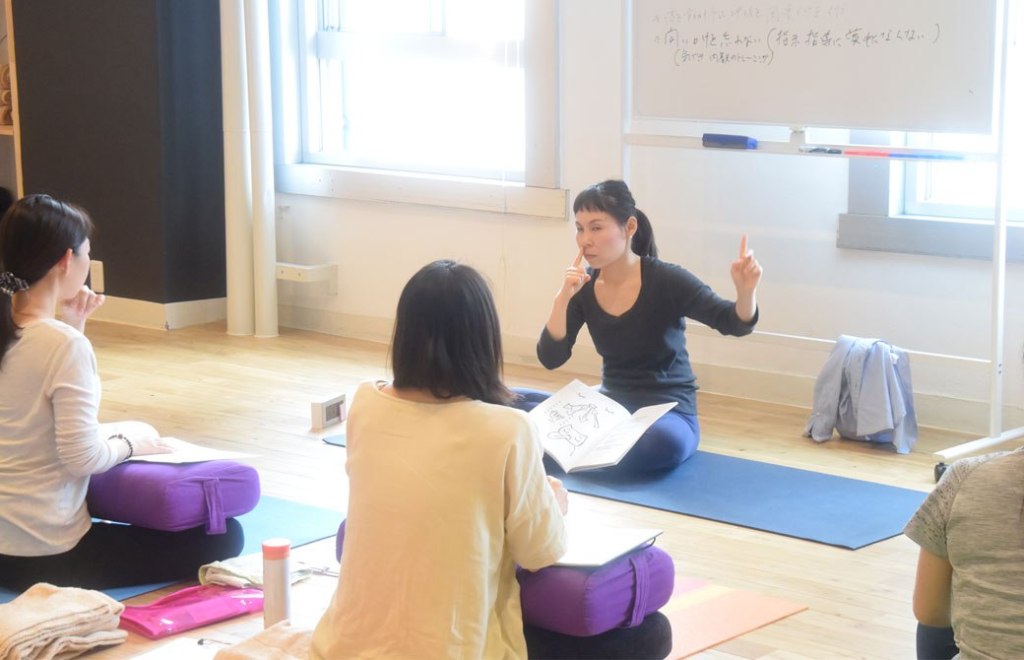 片岡まり子先生の講座風景