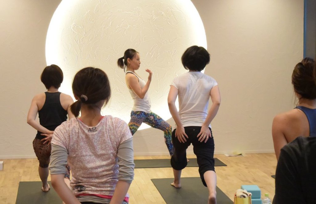 片岡まり子によるアーサナ:90分体験クラス