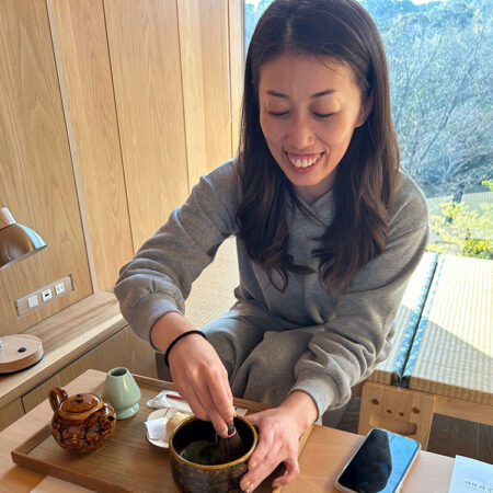禅房靖寧でお茶をたてる、べー
