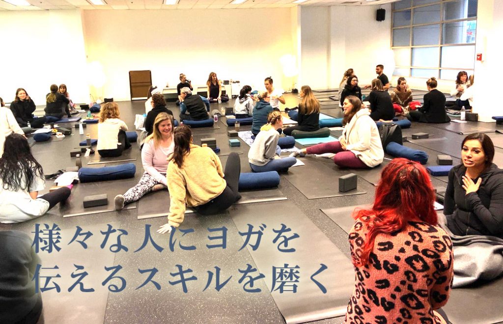 Maiko たくさんの生徒さんが座って話しをしている