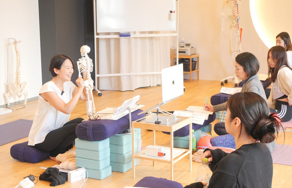 Miwa先生の筋膜リリースヨガ指導者養成講座の様子