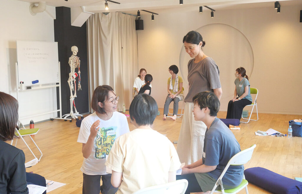 山田いずみ先生のチェアヨガ指導者養成講座