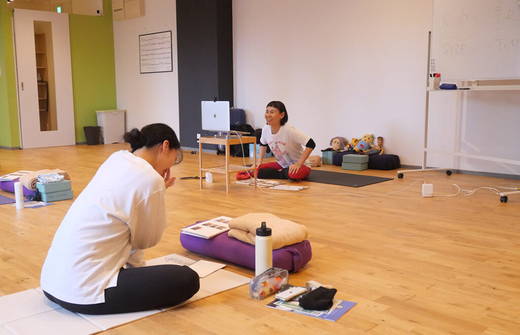 片岡まり子先生のキッズヨガ指導者養成講座