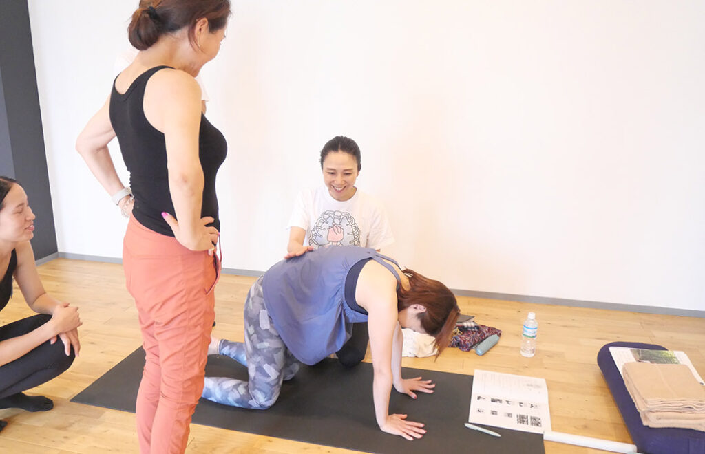 内臓マッサージヨガ指導者養成講座