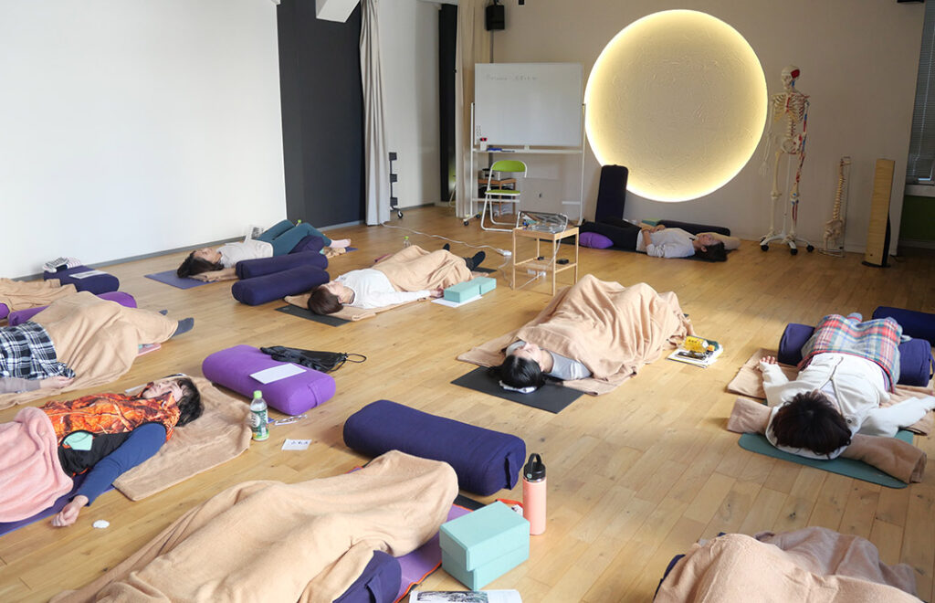 ヨガニードラ養成講座の様子