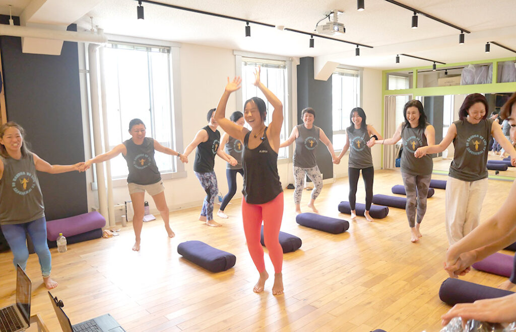 ヨーコ・フジワラRYT200第25期の卒業式