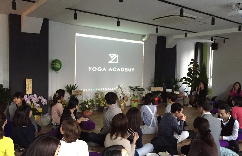 ヨガアカデミー大阪オープニングの様子